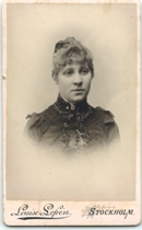  Photo of a young woman